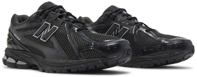 NB 1906r Black Metallic Silver