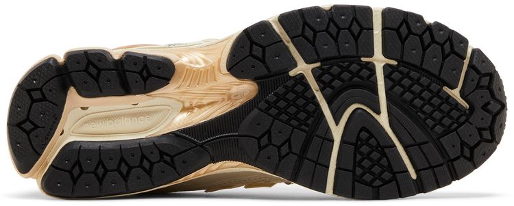 NB Wmns 1906r ‘Angora Sandstone’