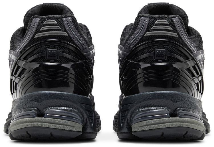 NB 1906r Black Phantom