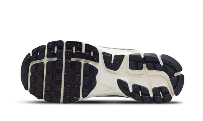 NKE Vomero Photon Dust